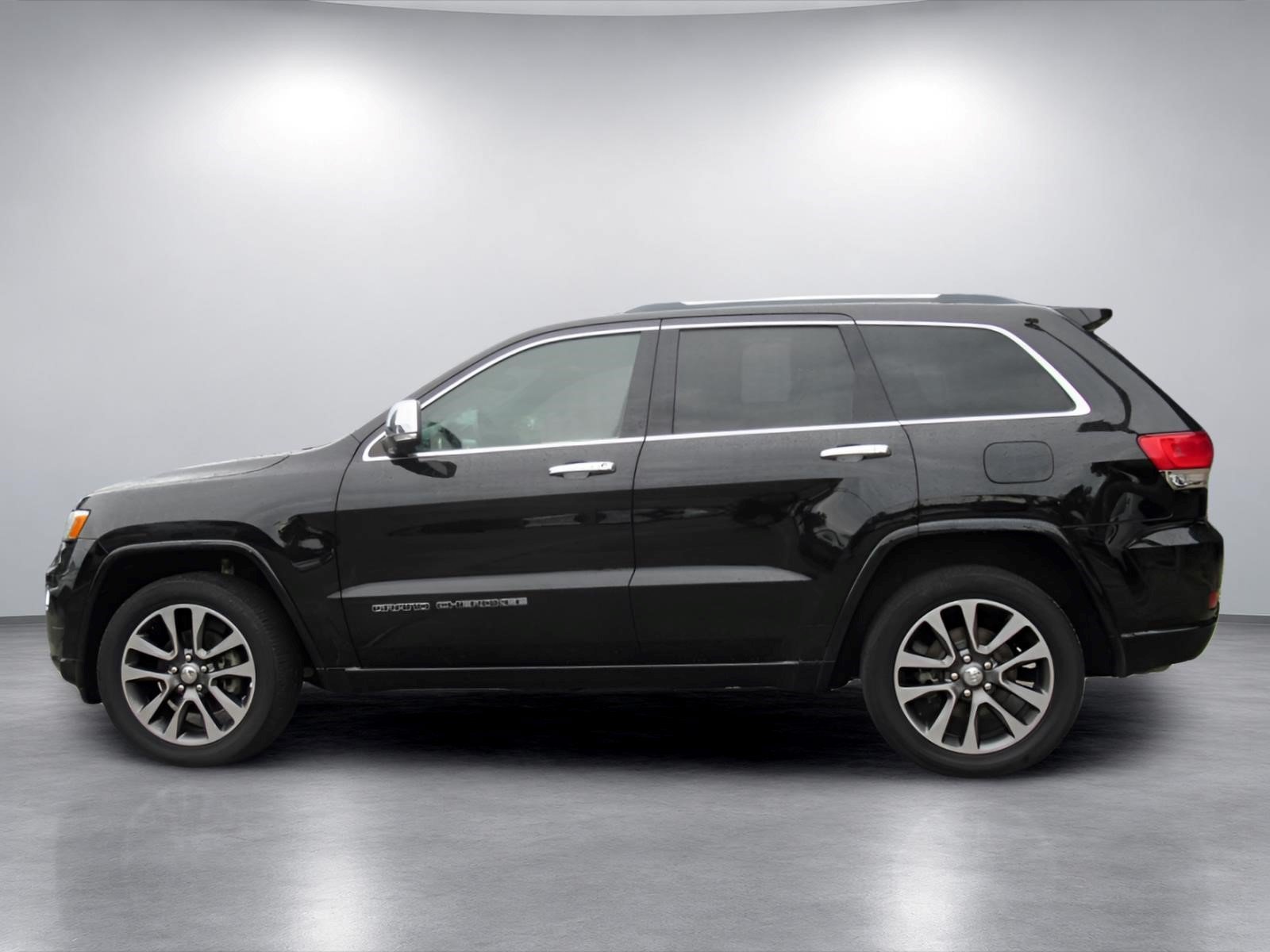 Used 2017 Jeep Grand Cherokee Overland AWD/4WD image 4
