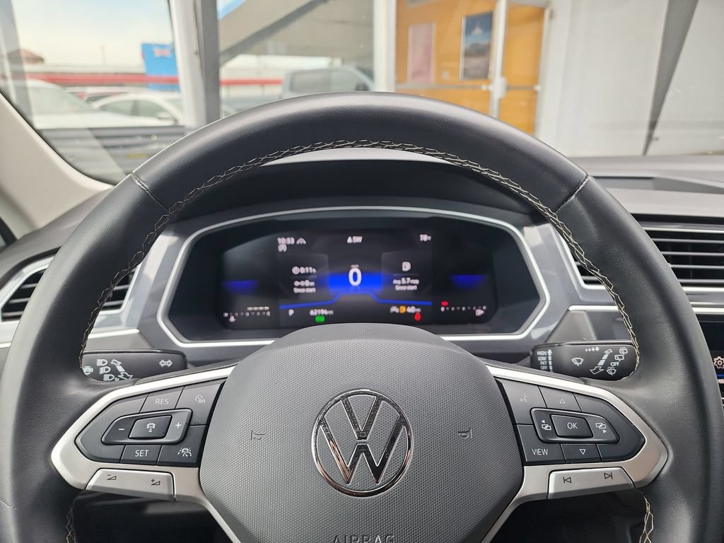 Used 2024 Volkswagen Tiguan SE AWD/4WD image 19