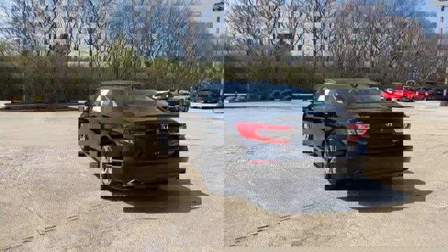 Used 2018 Honda Accord Touring image 7