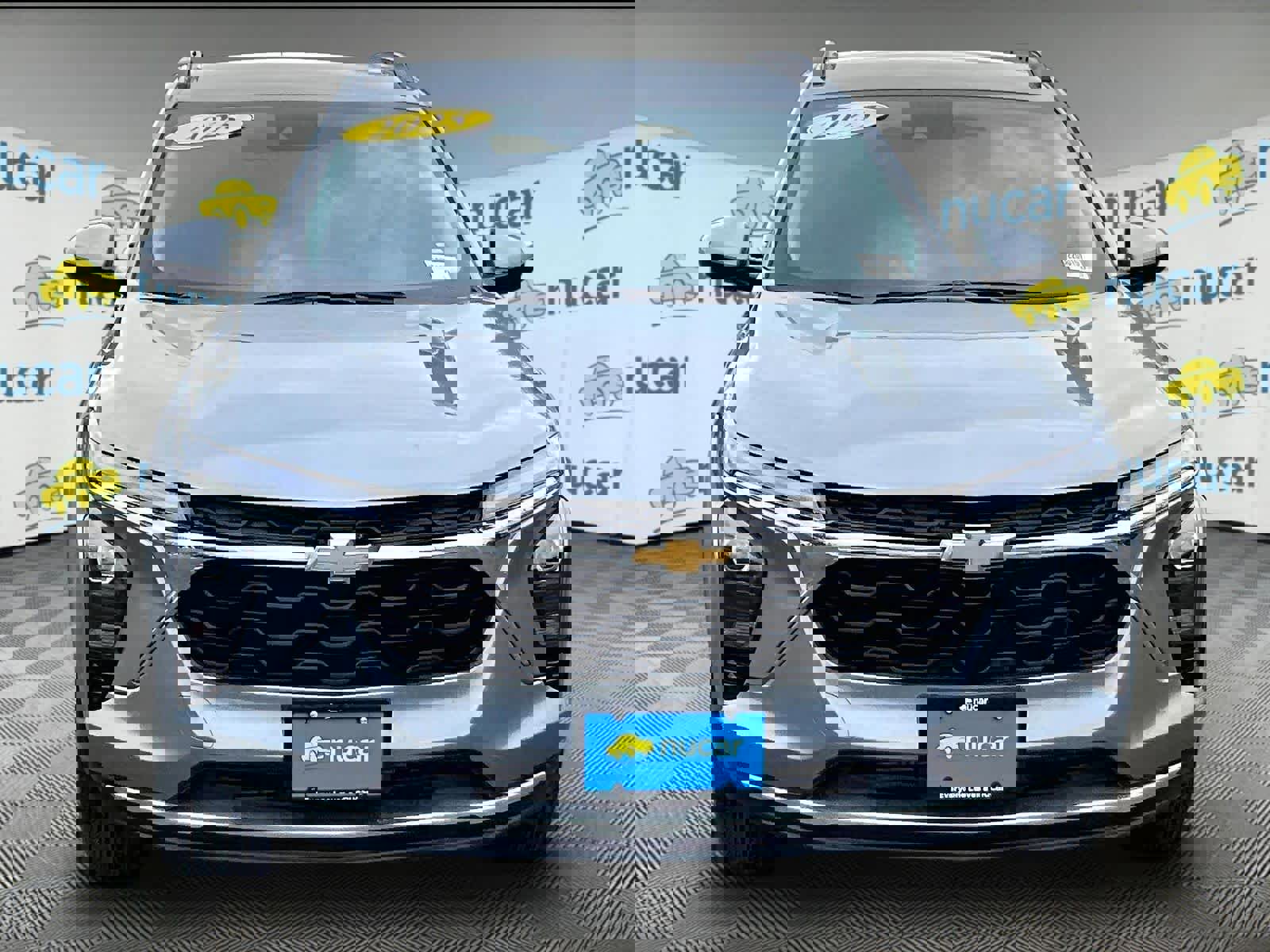 Used 2025 Chevrolet Trax LT w/ LT Convenience Package image 2