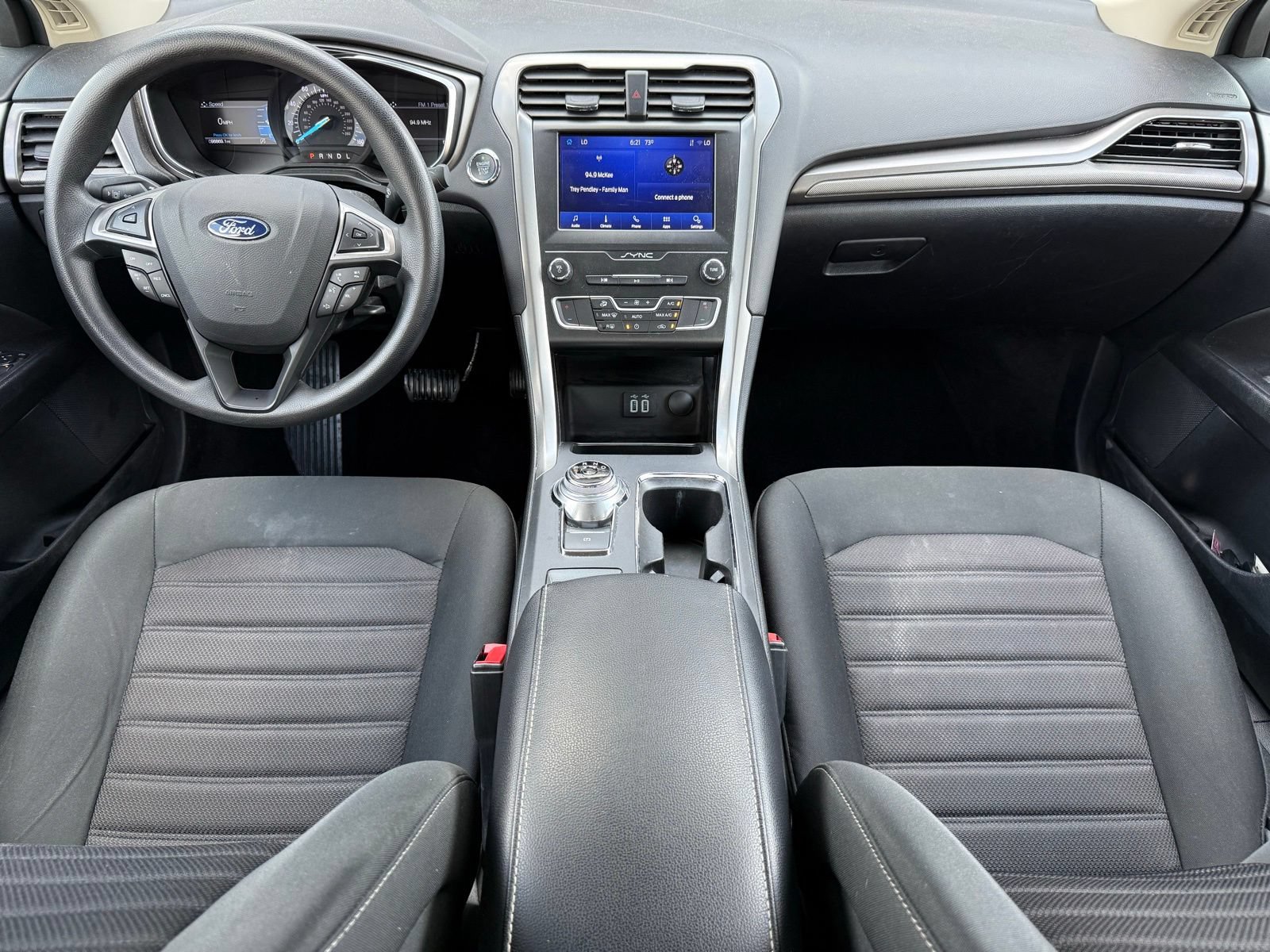 Used 2020 Ford Fusion SE FWD image 2