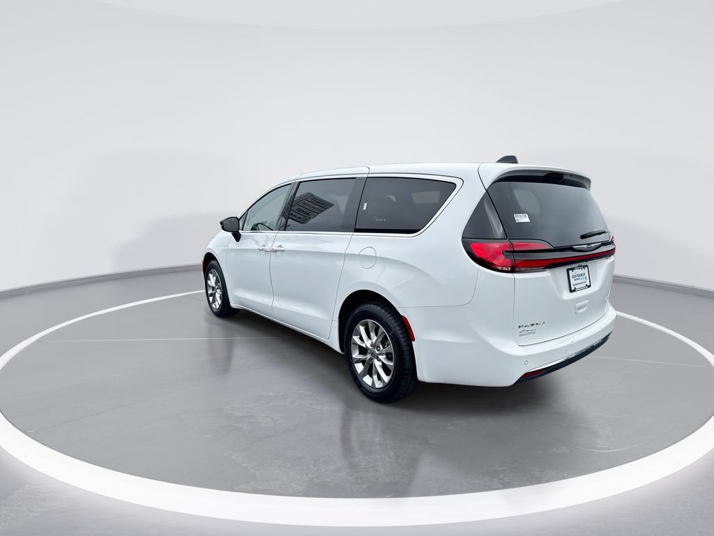 Used 2024 Chrysler Pacifica Touring-L AWD/4WD image 6