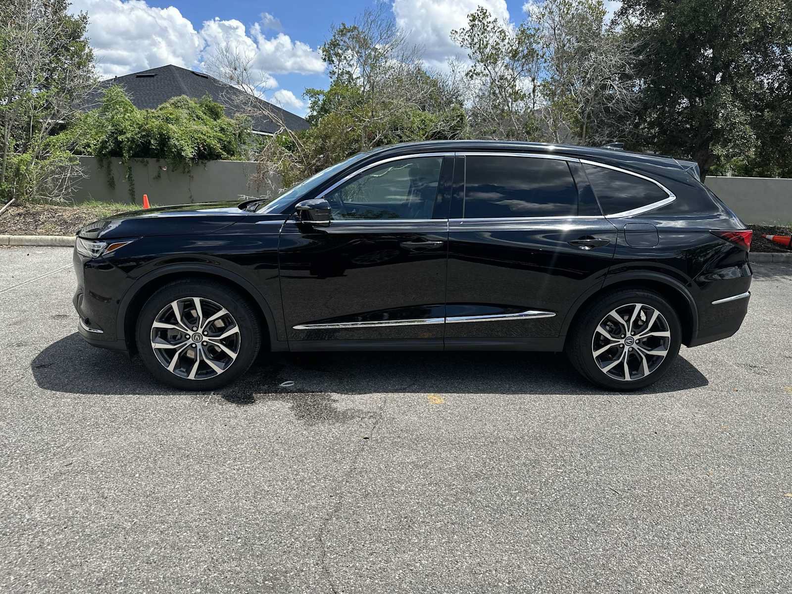 Used 2023 Acura MDX w/ Technology Package FWD image 3