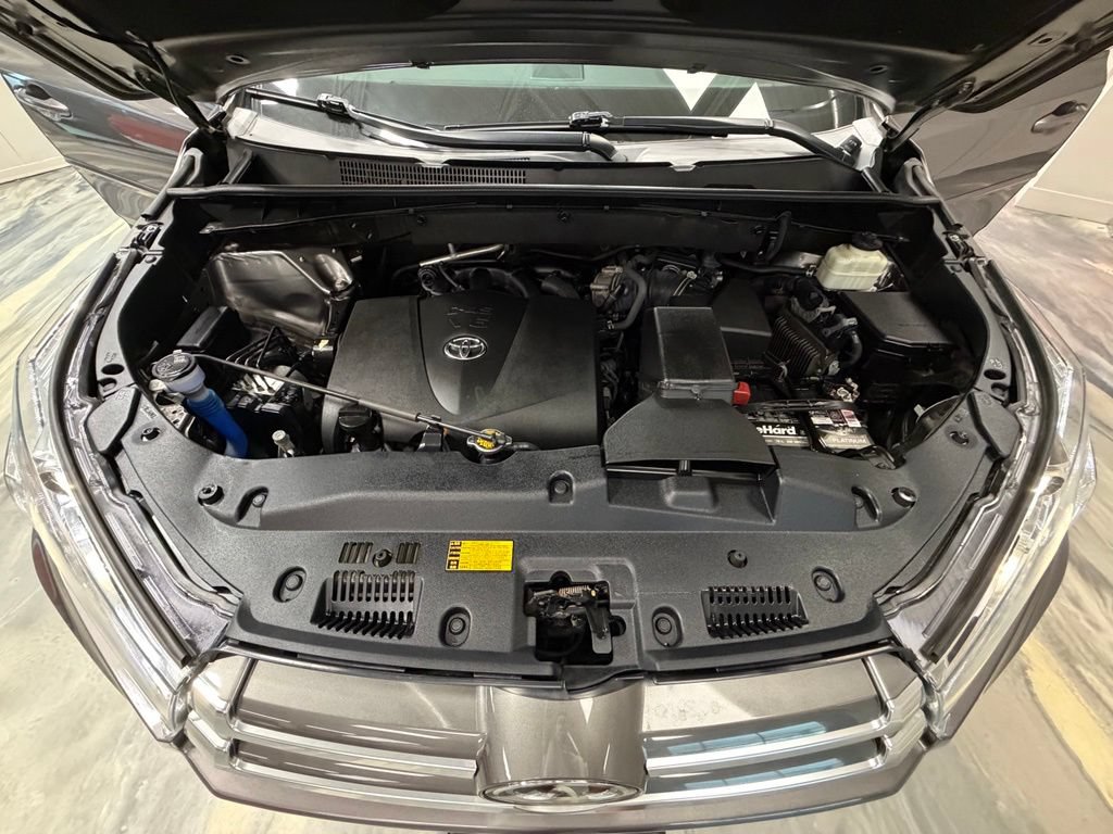 Used 2017 Toyota Highlander Limited AWD/4WD image 63