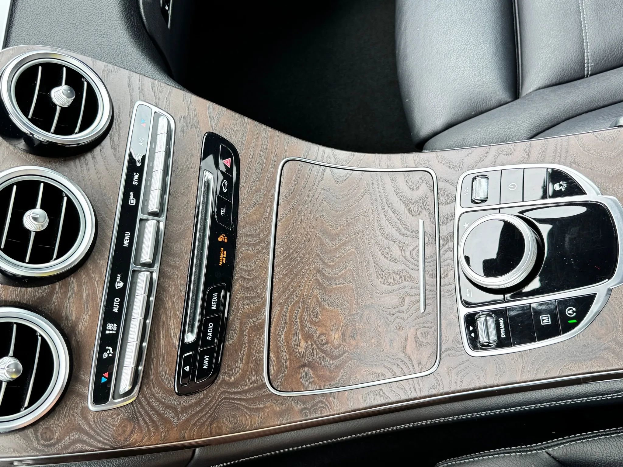 Used 2019 Mercedes-Benz GLC 300 4MATIC w/ Leather Seating Package image 17