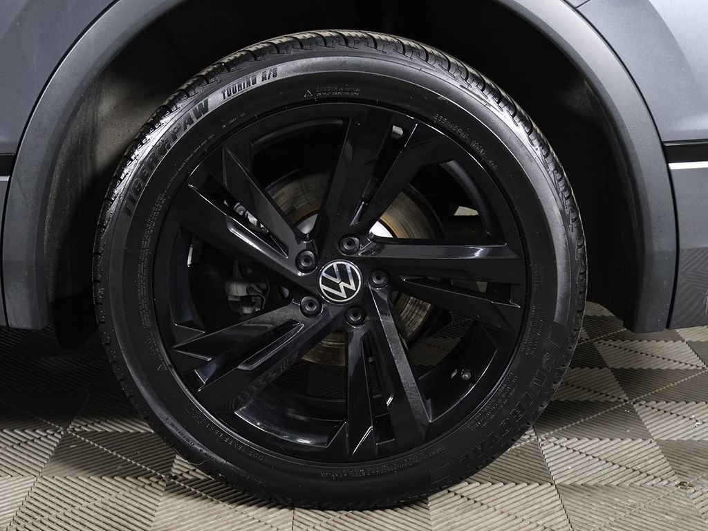 Used 2024 Volkswagen Tiguan SE R-Line FWD image 23