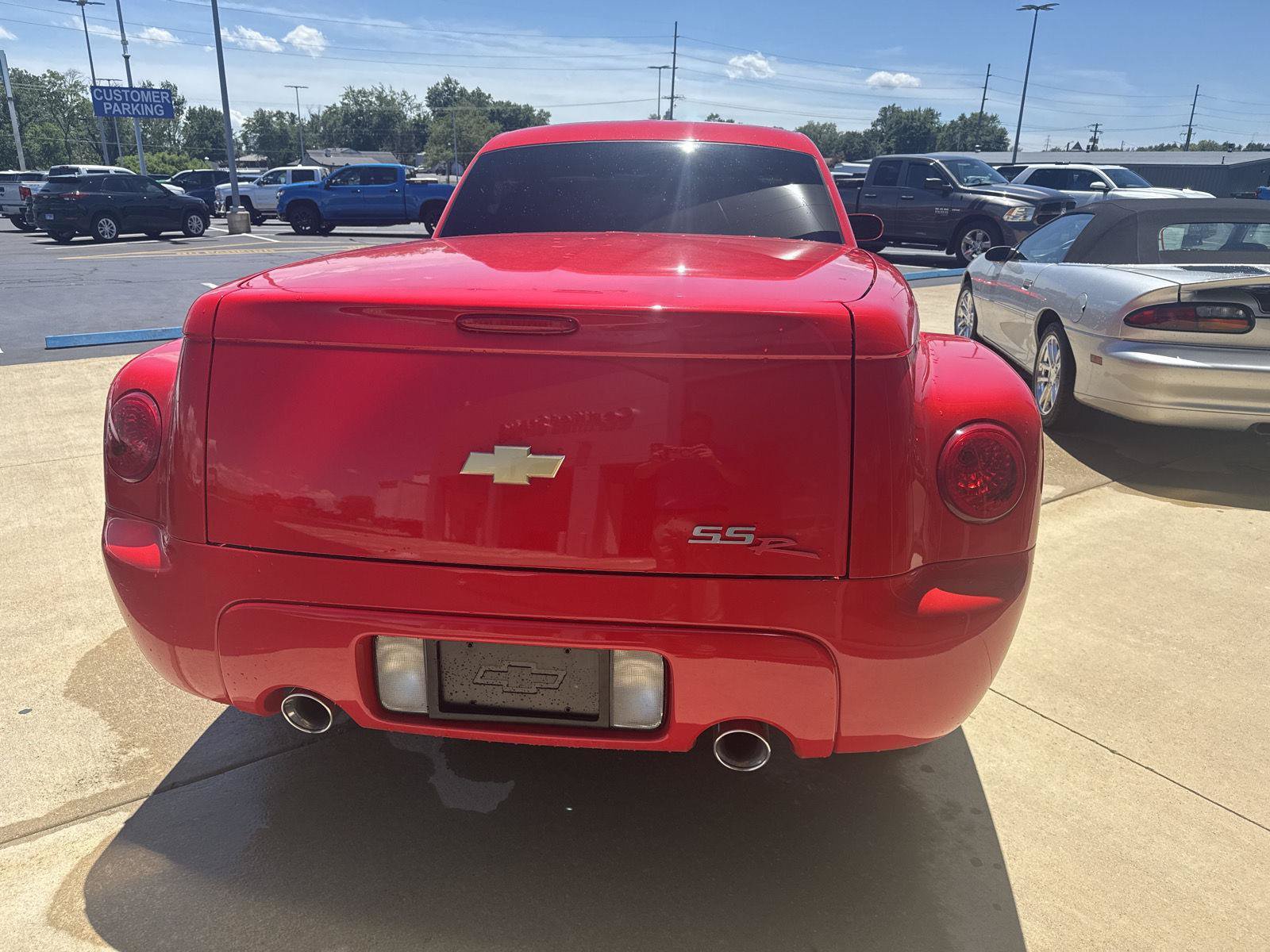 Used 2005 Chevrolet SSR w/ Preferred Equipment Group RWD image 4