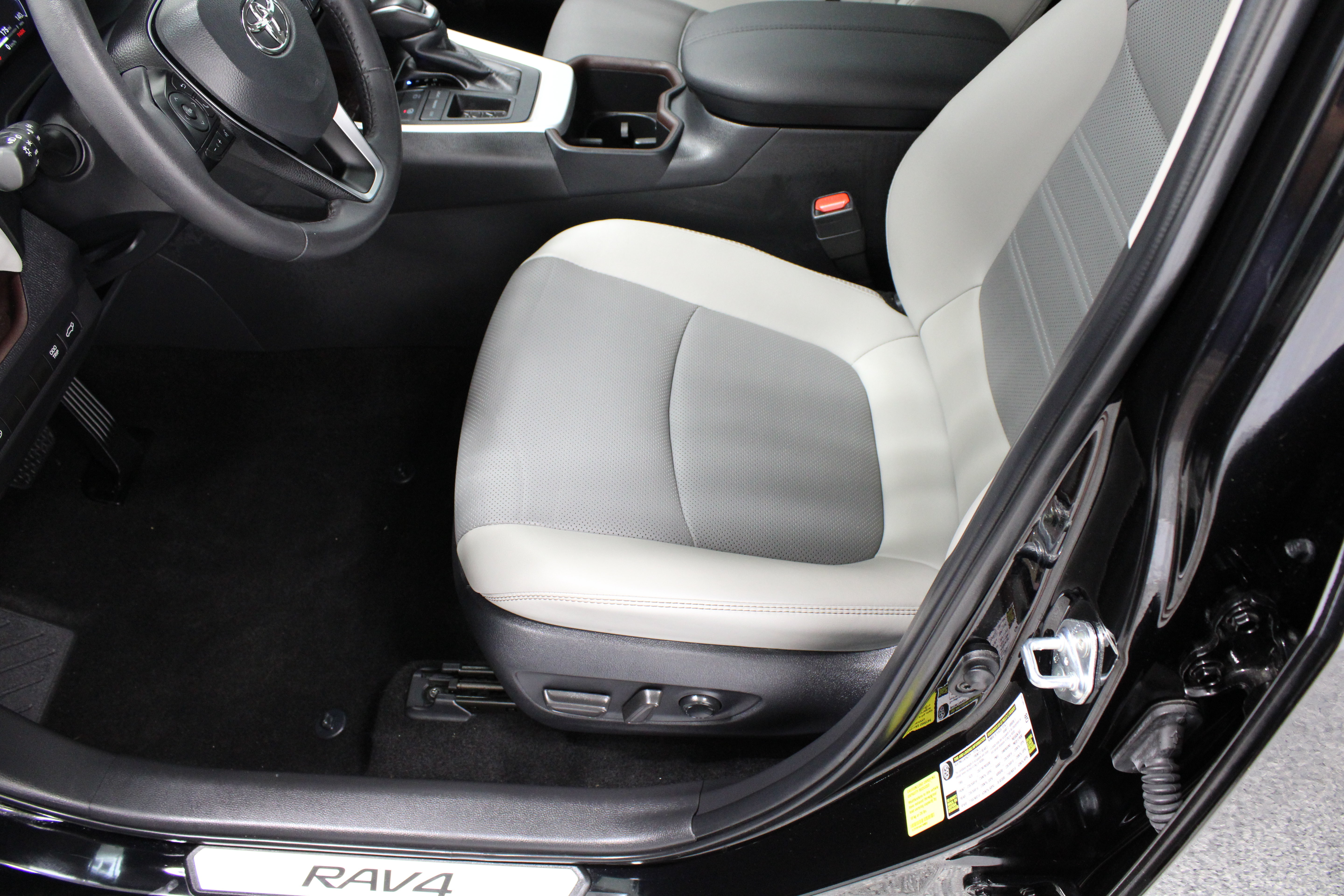 Certified 2025 Toyota RAV4 Limited FWD image 15