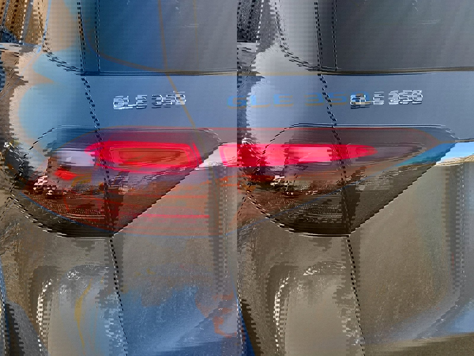 Used 2024 Mercedes-Benz GLE 350 4MATIC w/ AMG Line Exterior image 10