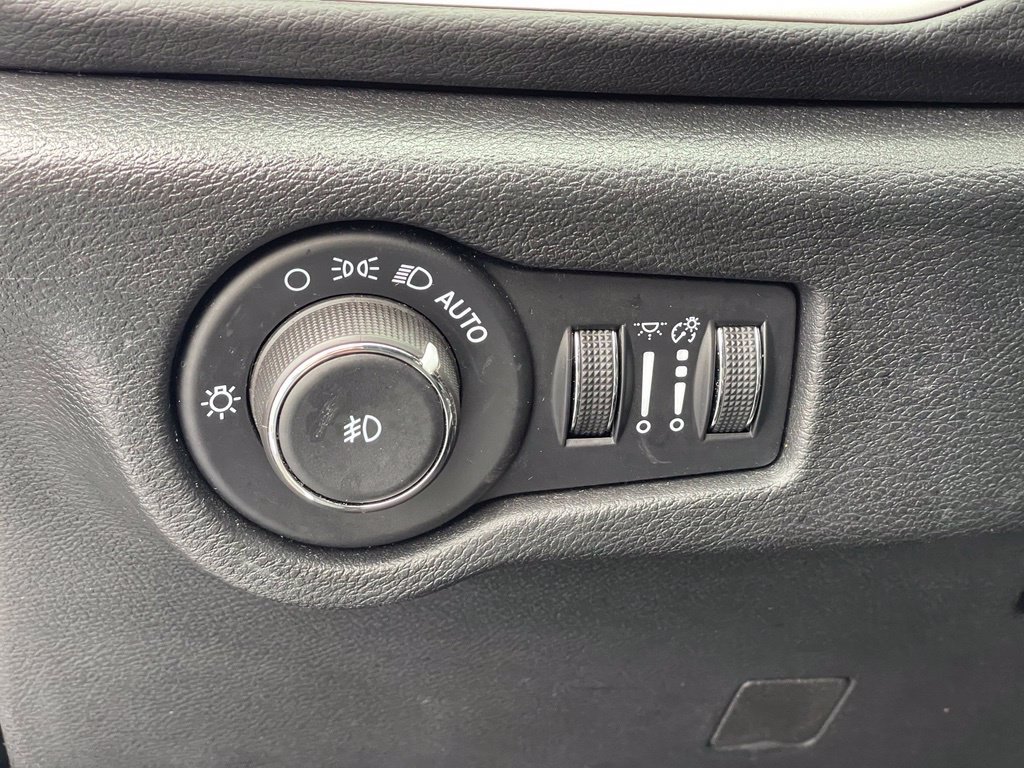 Used 2026 Chrysler Pacifica Select FWD image 15