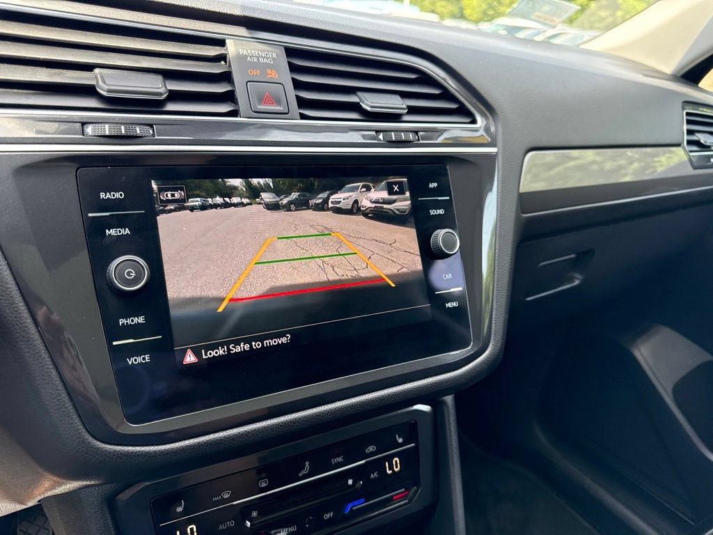 Used 2023 Volkswagen Tiguan SE w/ Panoramic Sunroof Package FWD image 21