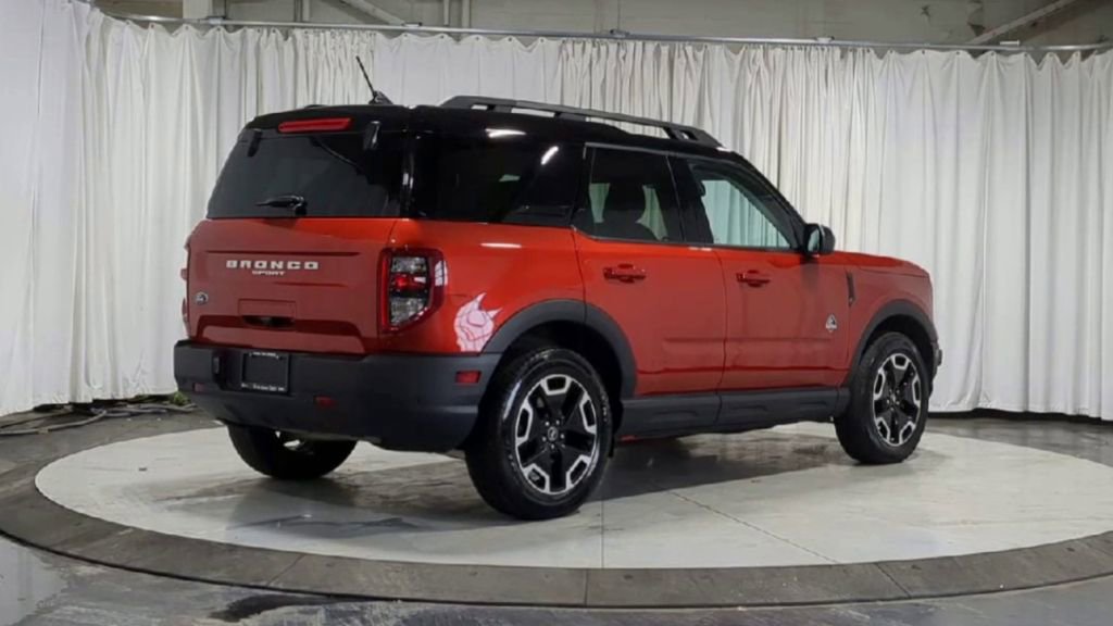 Used 2023 Ford Bronco Sport Outer Banks w/ Tech Package image 8