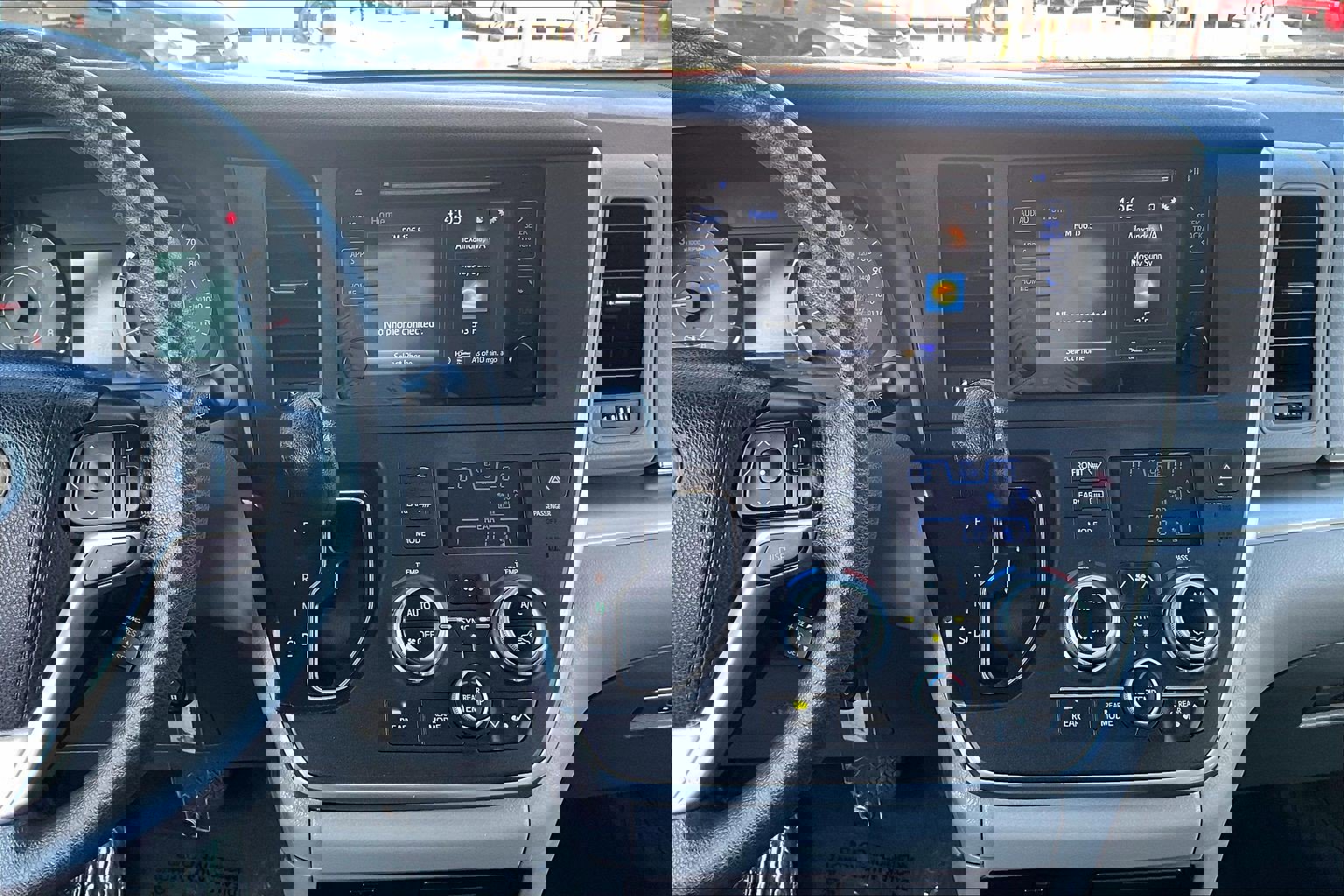 Used 2015 Toyota Sienna LE image 6