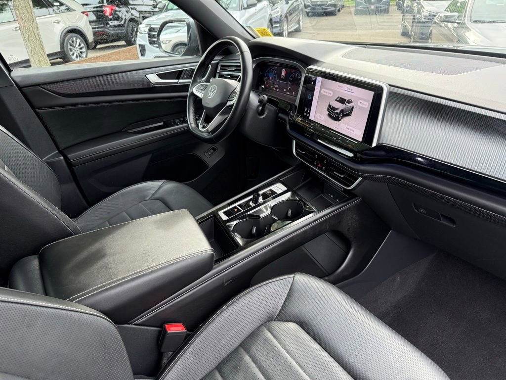 Used 2024 Volkswagen Atlas Cross Sport SEL R-Line AWD/4WD image 30