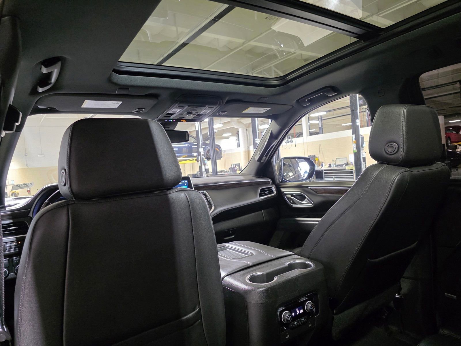 Used 2022 Chevrolet Tahoe LT w/ Luxury Package image 17