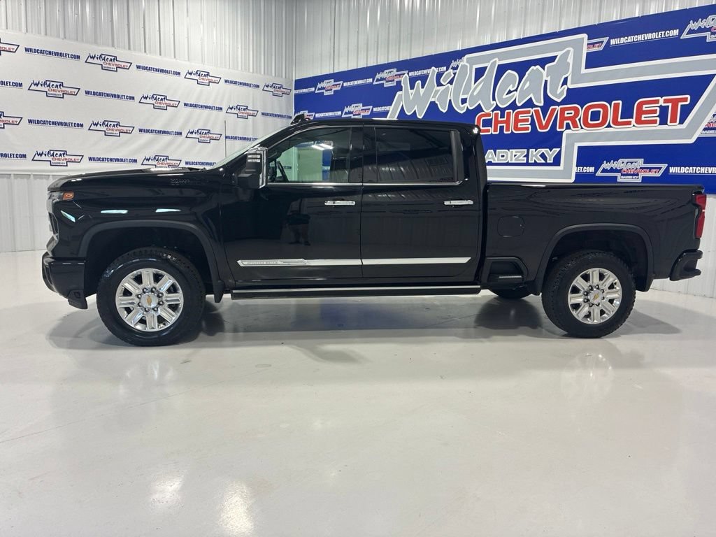 Used 2025 Chevrolet Silverado 2500 High Country w/ High Country Premium Package AWD/4WD image 3