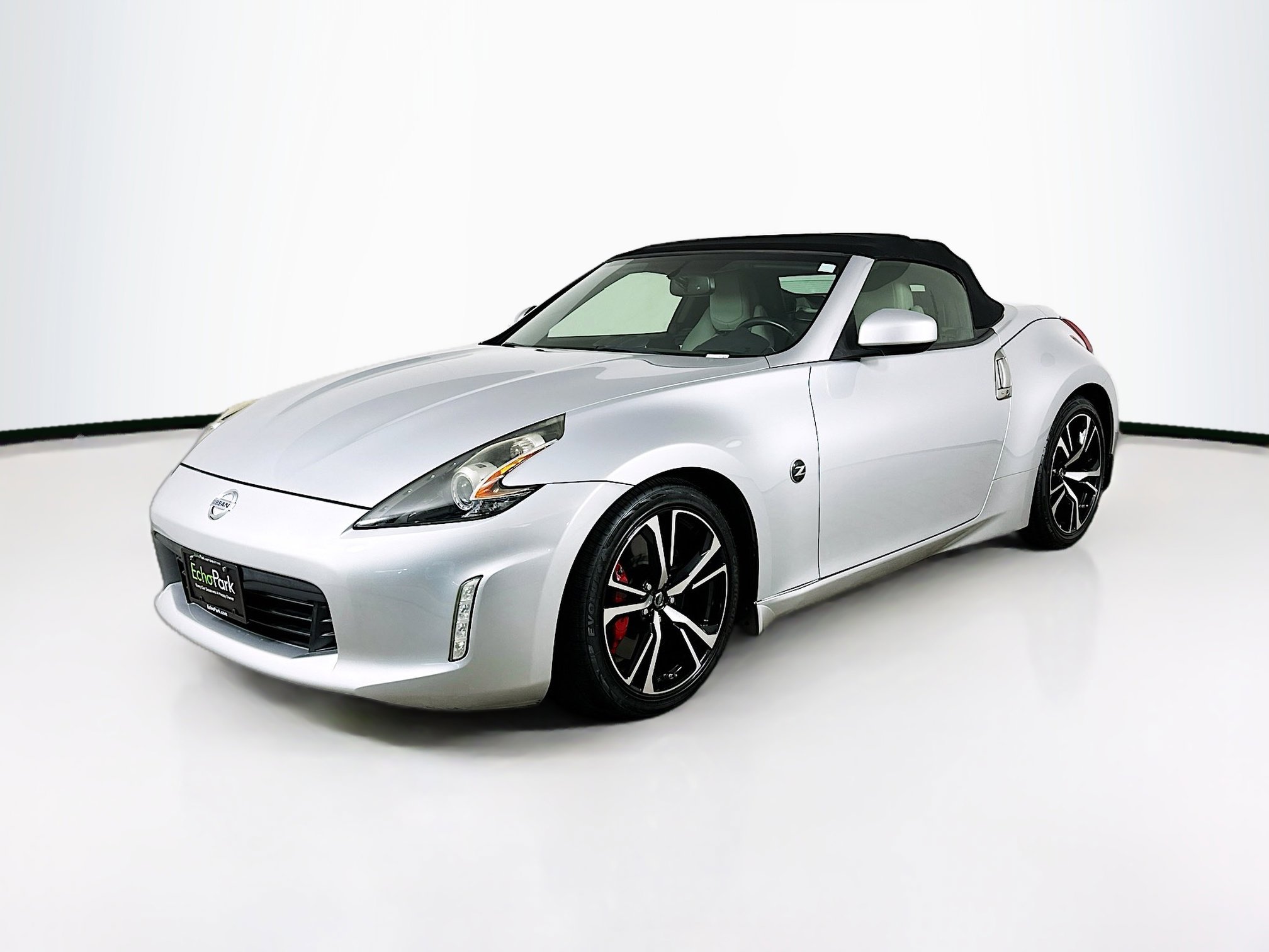 Used 2018 Nissan 370Z Touring Sport image 3