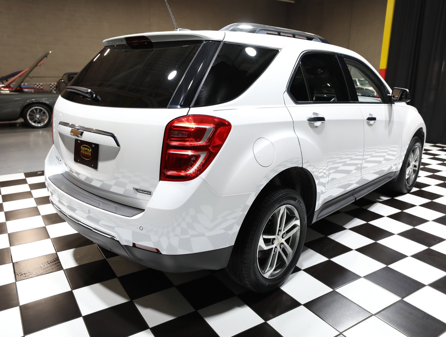 Used 2017 Chevrolet Equinox Premier w/ Enhanced Convenience Package FWD image 14