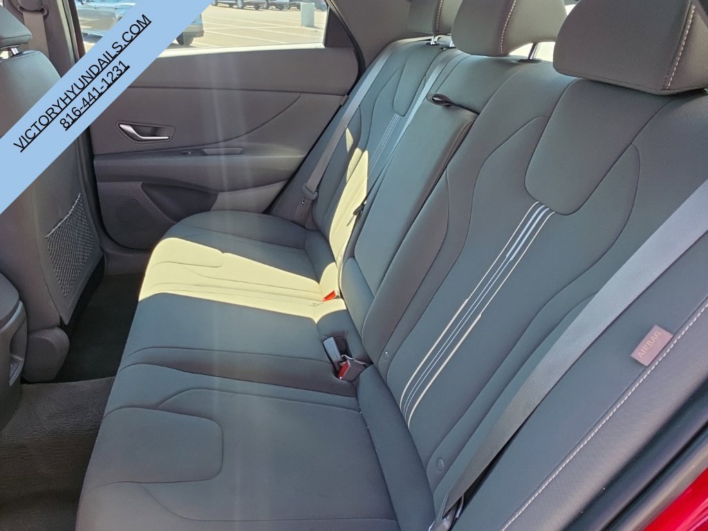 Used 2025 Hyundai Elantra SEL FWD image 24