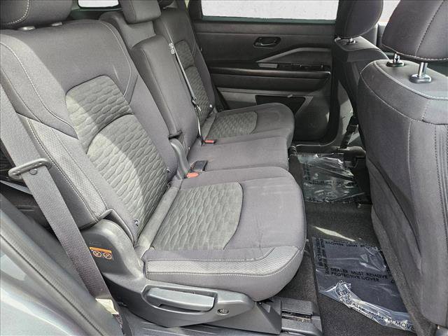Used 2023 Nissan Pathfinder S image 18