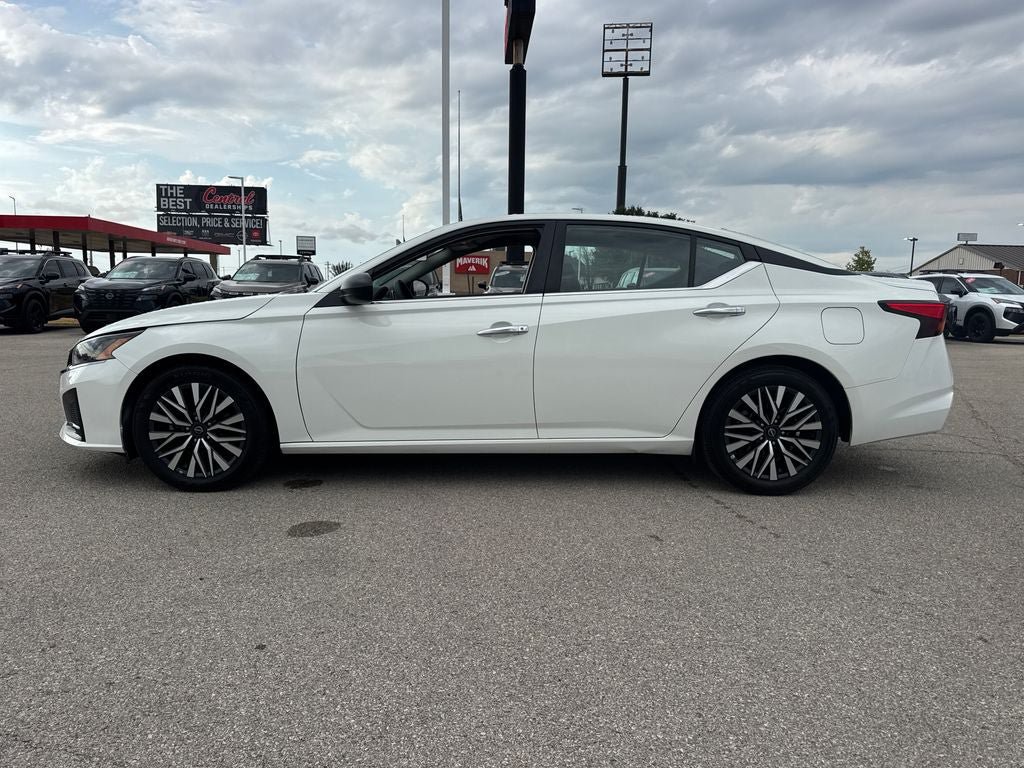 Used 2025 Nissan Altima 2.5 SV FWD image 3