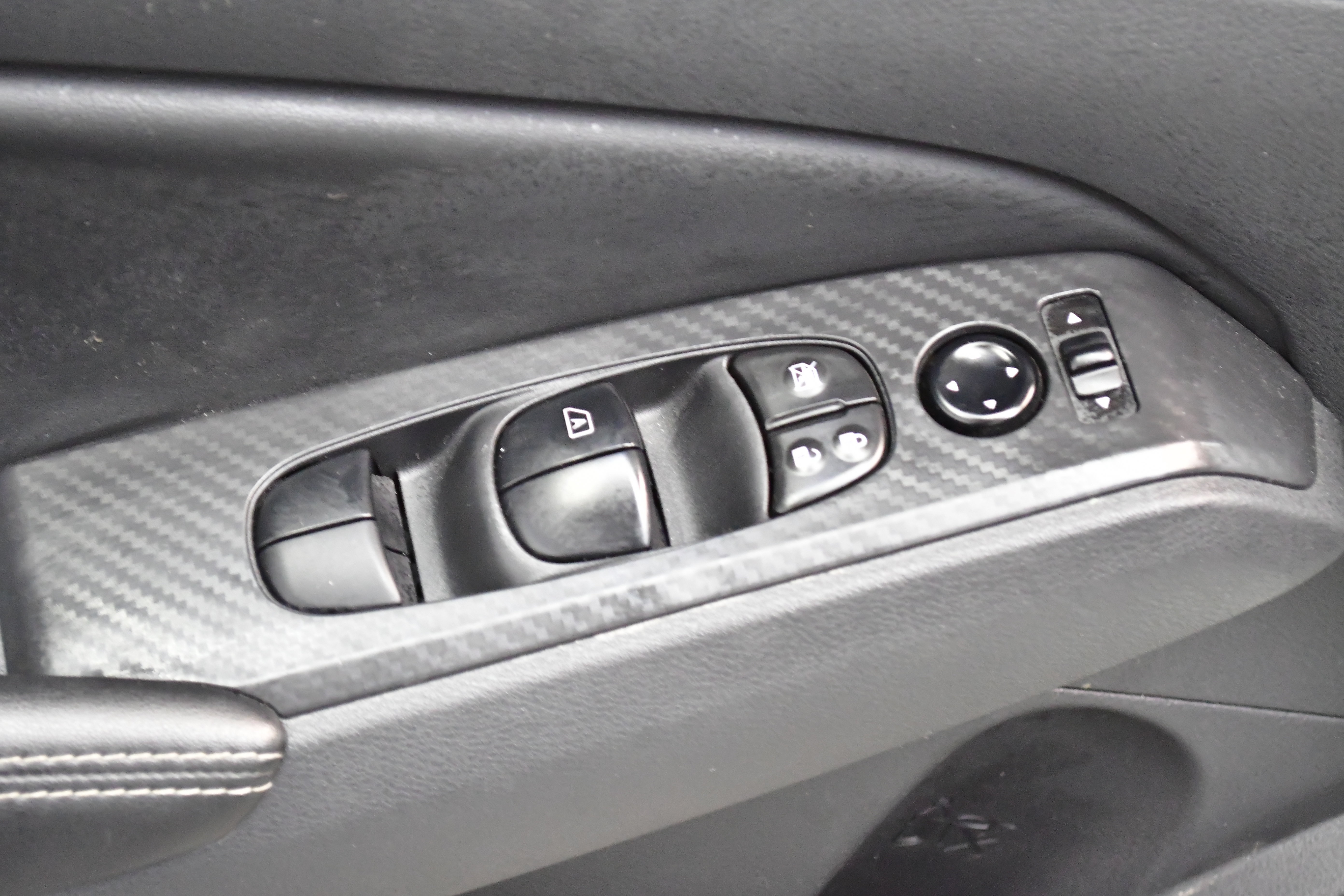 Used 2025 Nissan Altima 2.5 SV FWD image 14