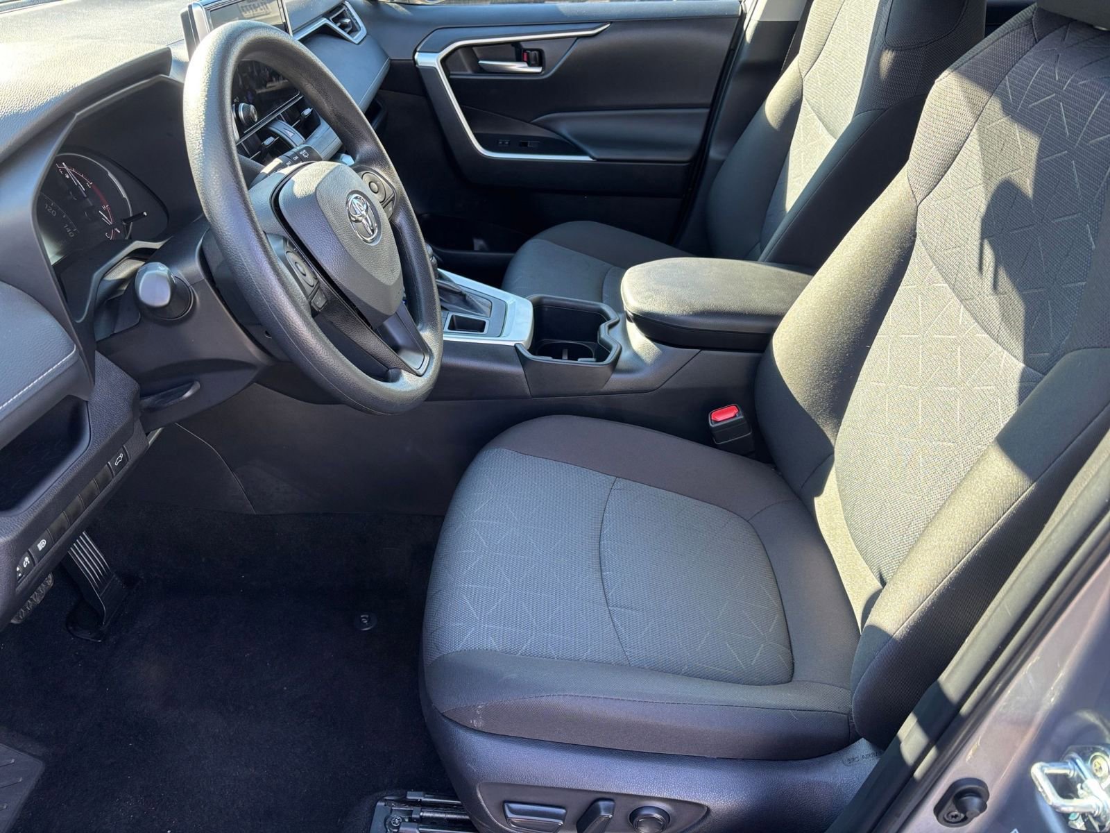 Used 2025 Toyota RAV4 XLE image 24