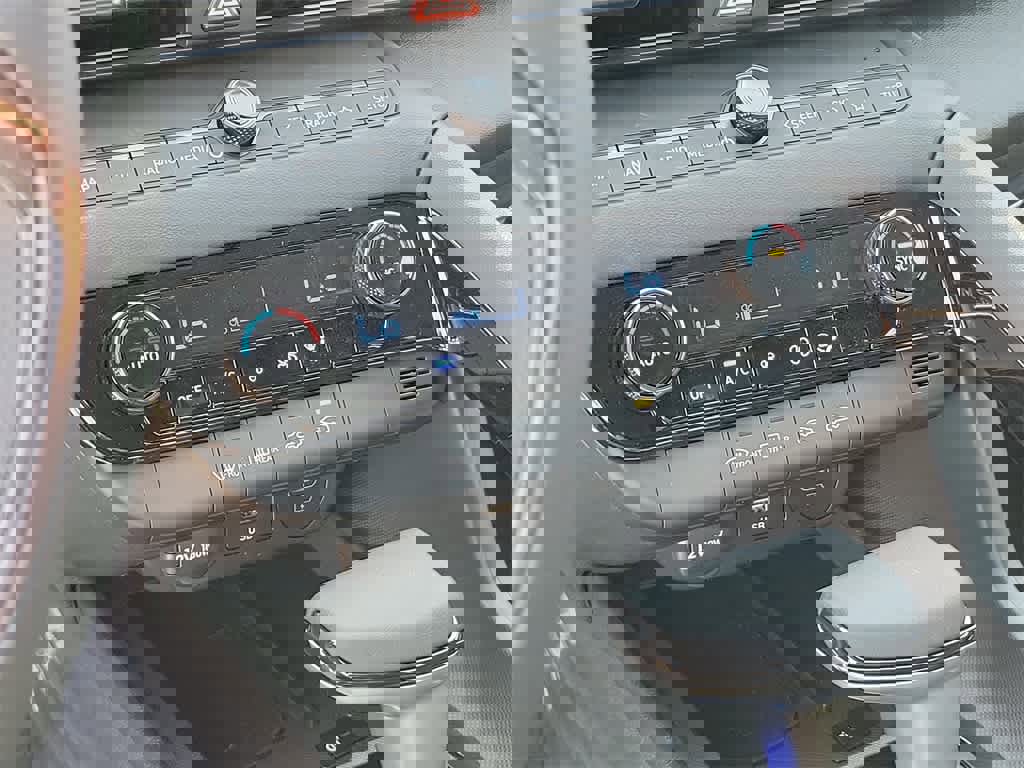 New 2025 Hyundai Elantra SEL image 25