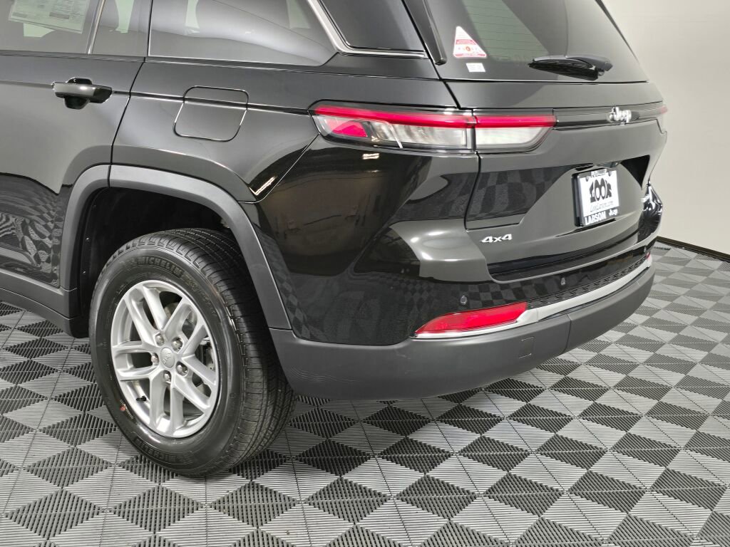 New 2025 Jeep Grand Cherokee Laredo X w/ Trailer Tow Package image 13