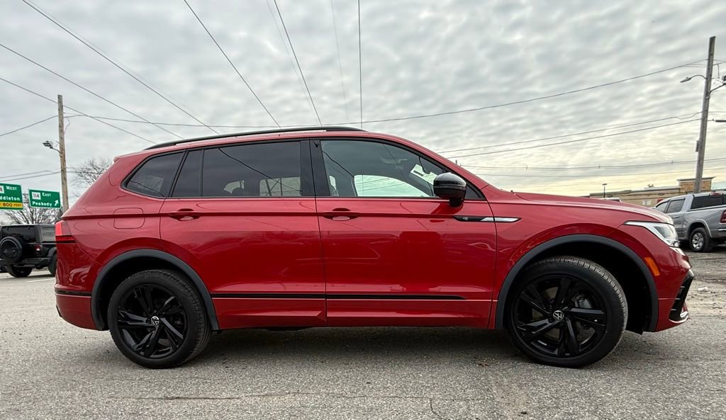 Used 2024 Volkswagen Tiguan SE R-Line image 4