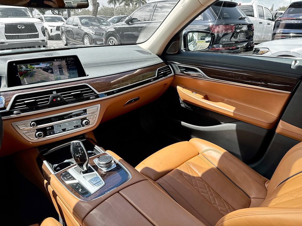 Used 2022 BMW 740i xDrive w/ Premium Package image 26
