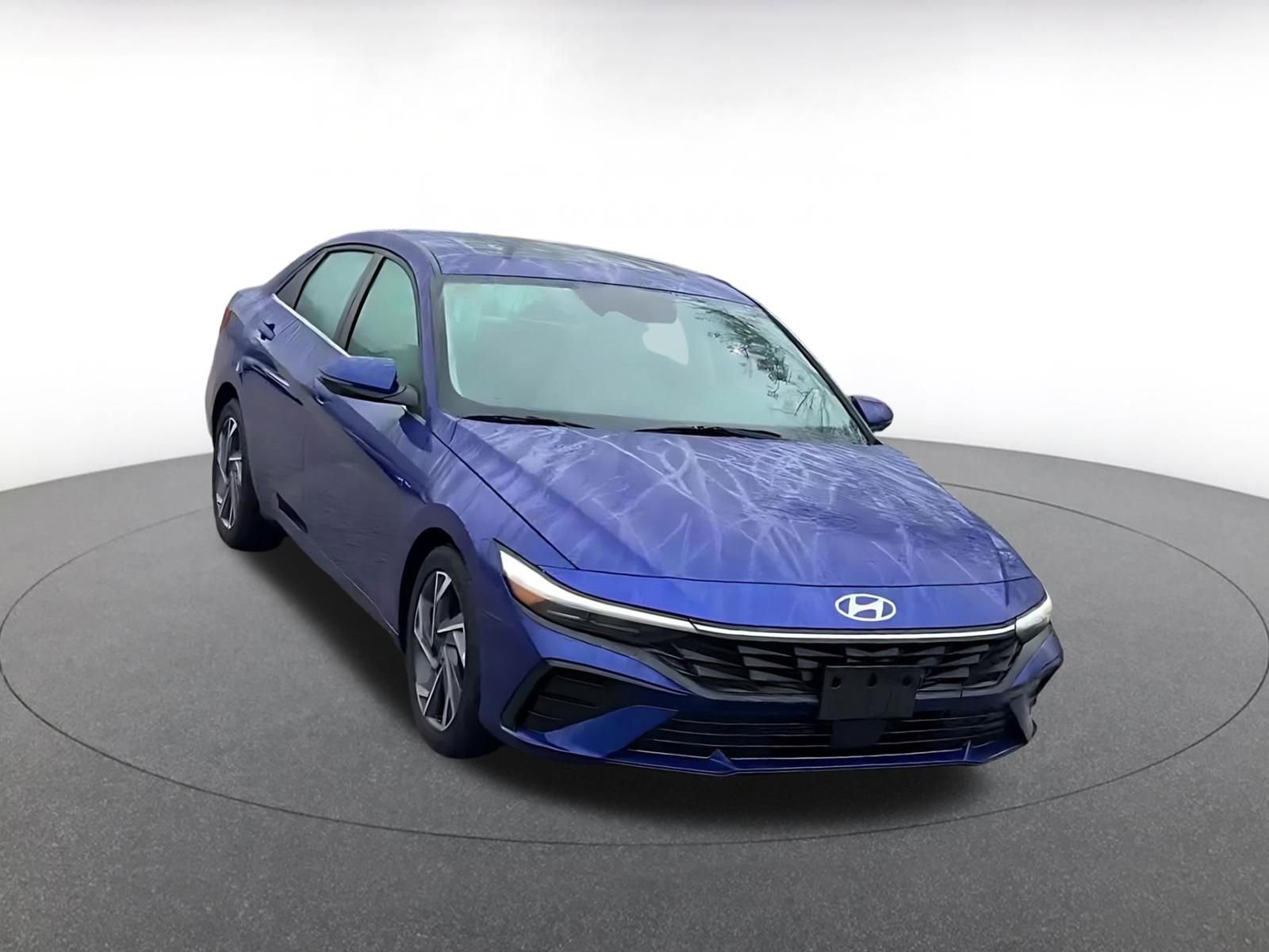 Used 2025 Hyundai Elantra Limited image 3