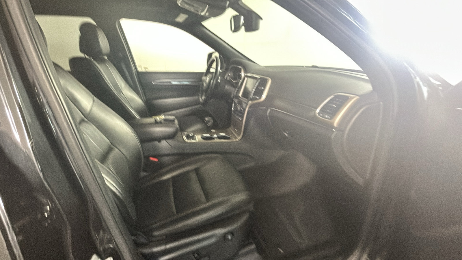 Used 2015 Jeep Grand Cherokee Limited w/ Trailer Tow Group IV AWD/4WD image 32