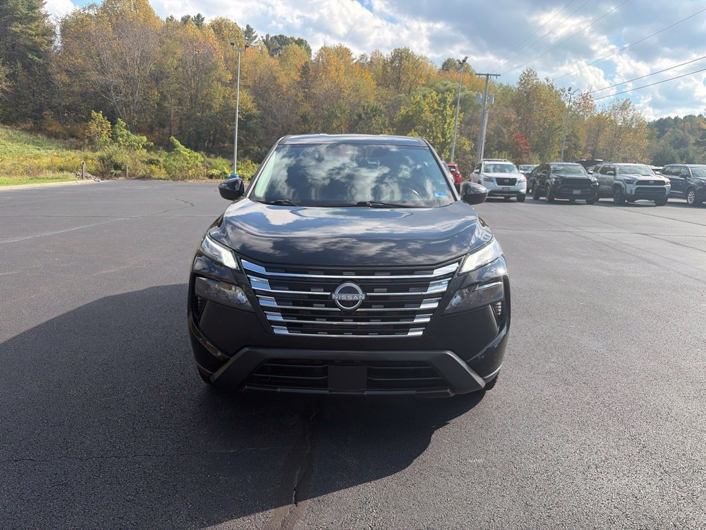 Used 2025 Nissan Rogue SV AWD/4WD image 3