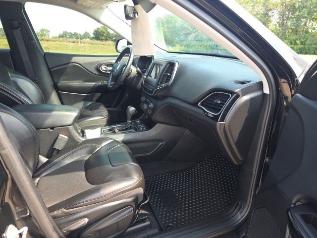 Certified 2019 Jeep Cherokee Latitude Plus AWD/4WD image 13