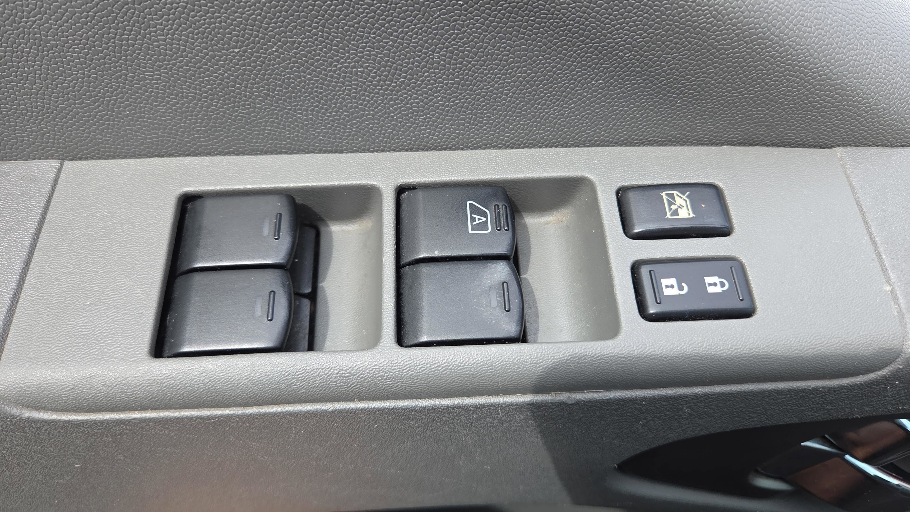 Used 2018 Nissan Frontier SV RWD image 33