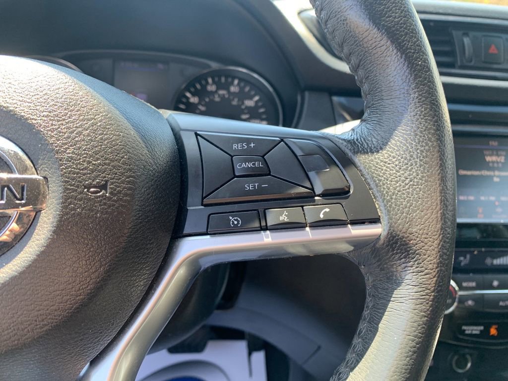 Used 2018 Nissan Rogue SV image 29