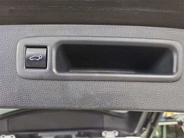 Used 2020 Toyota Highlander LE image 14