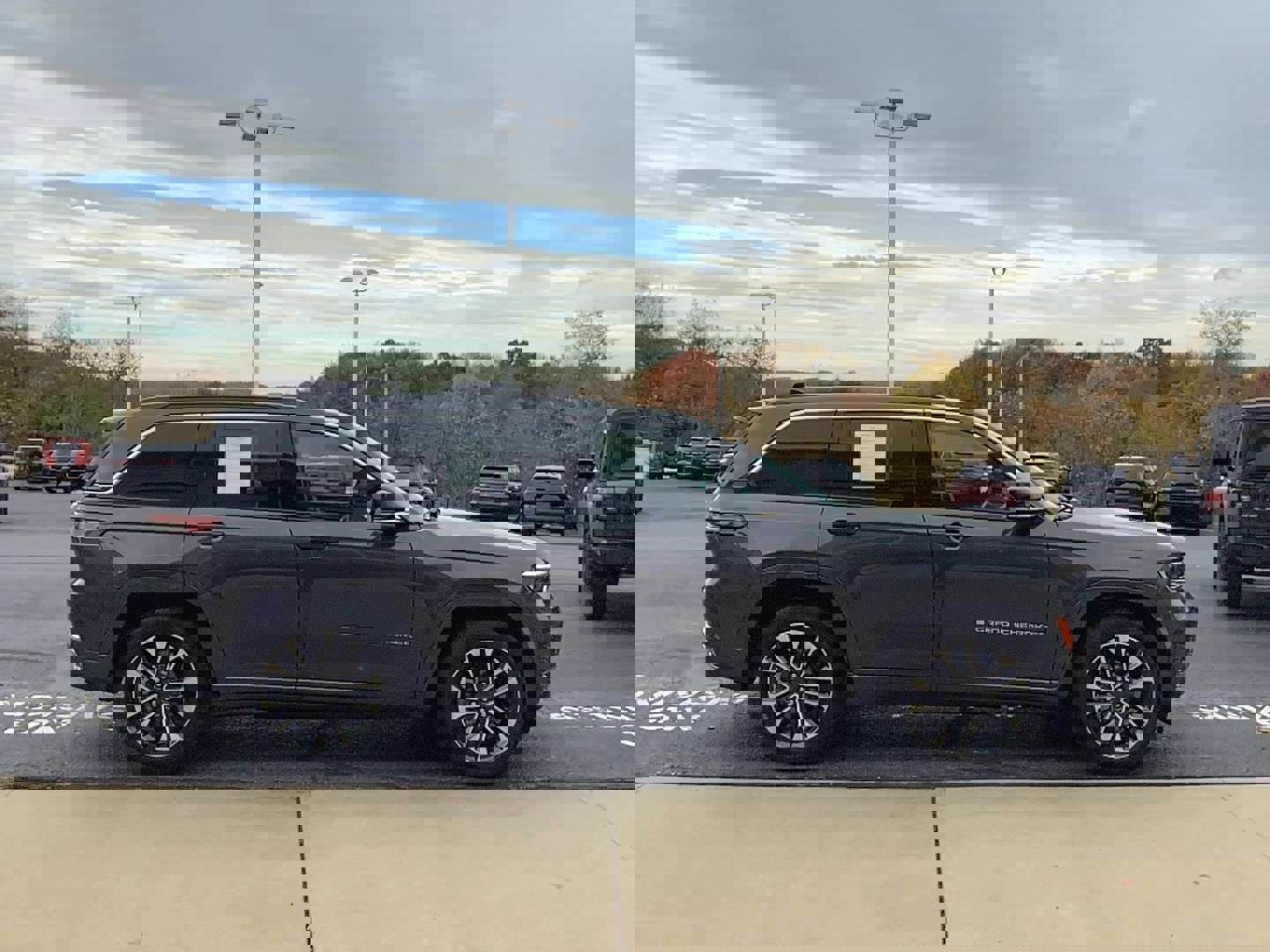 Used 2024 Jeep Grand Cherokee Overland image 4