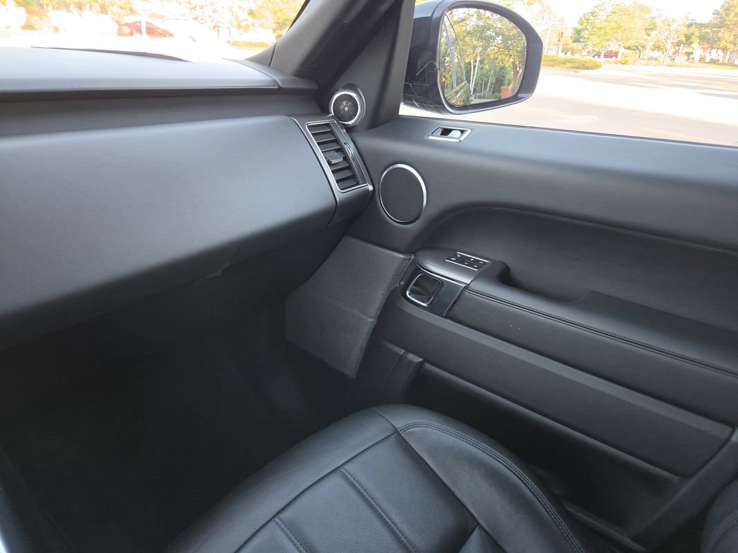 Used 2020 Land Rover Range Rover Sport SE AWD/4WD image 24