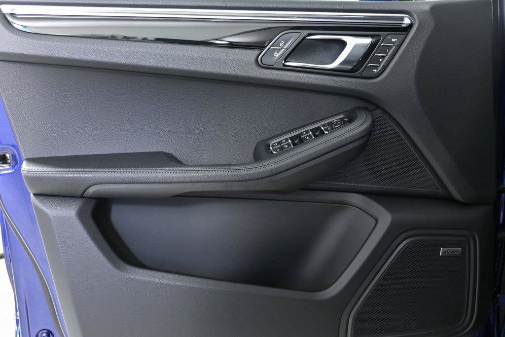 Used 2026 Porsche Macan AWD/4WD image 6