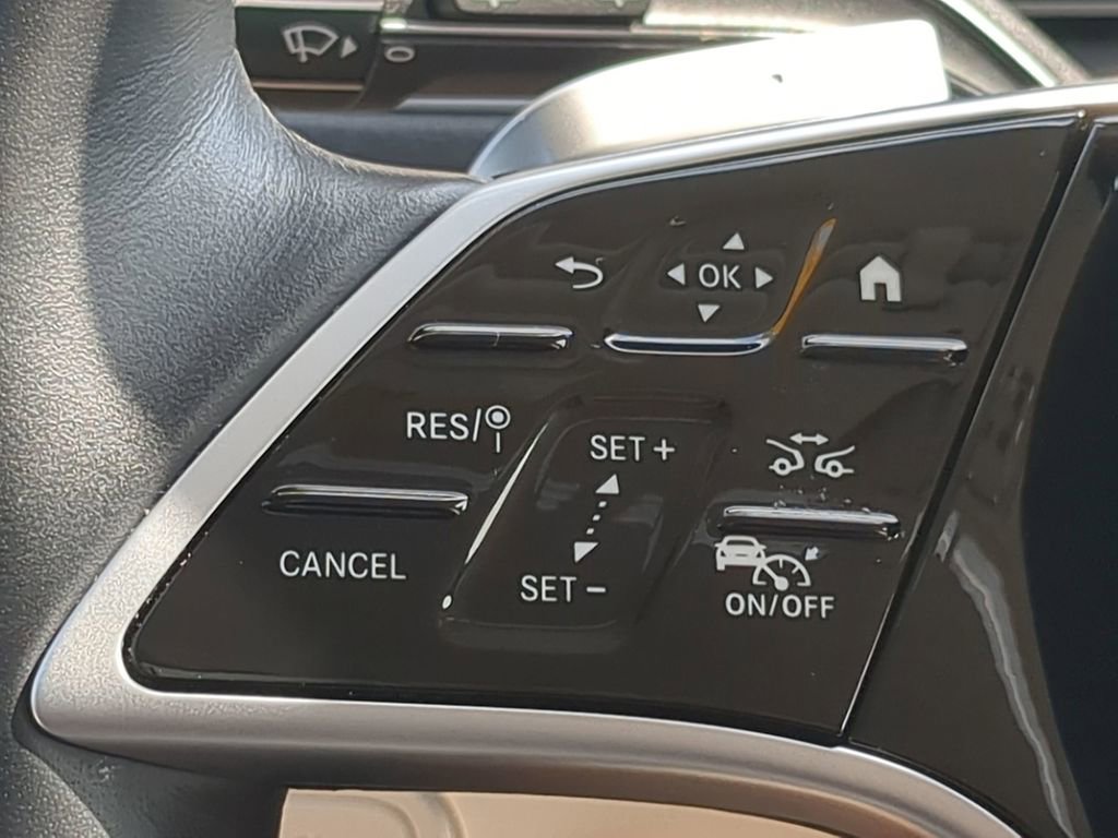 Used 2025 Mercedes-Benz GLE 450e 4MATIC image 13