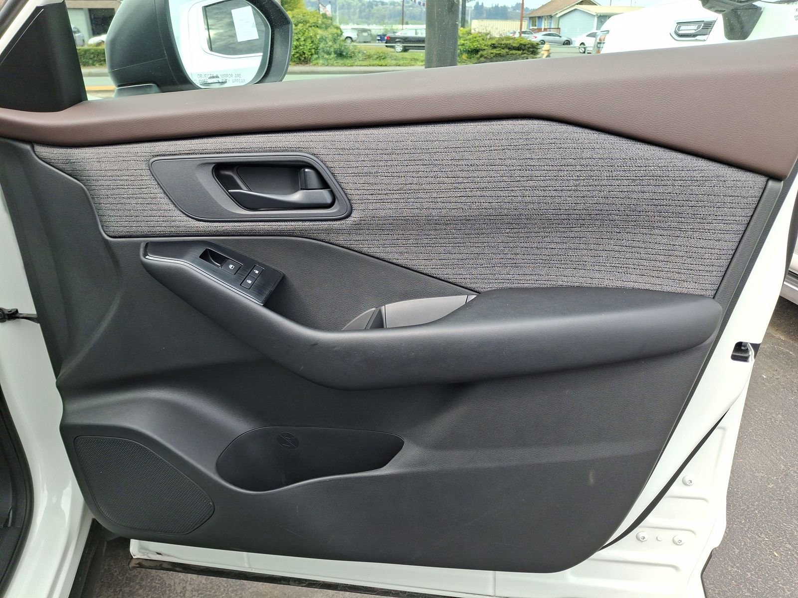 Used 2023 Nissan Rogue S image 23