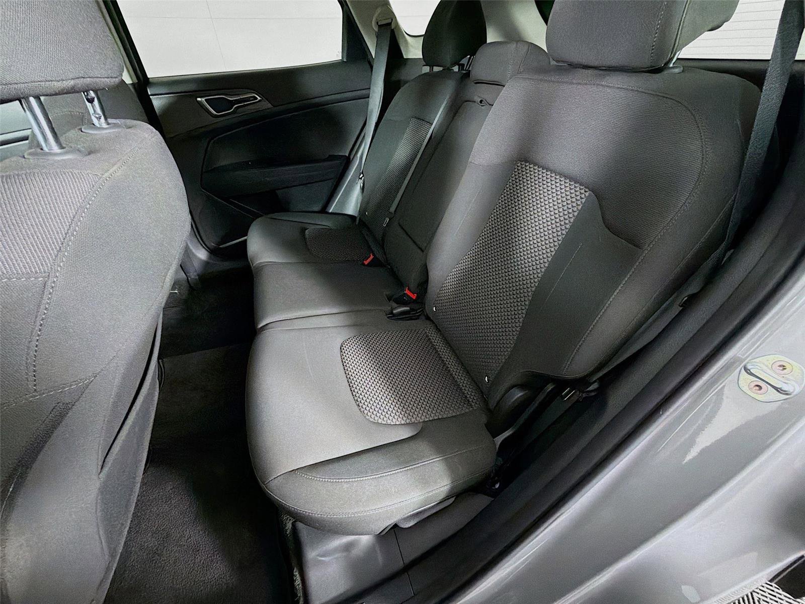 Used 2023 Kia Sportage LX image 20