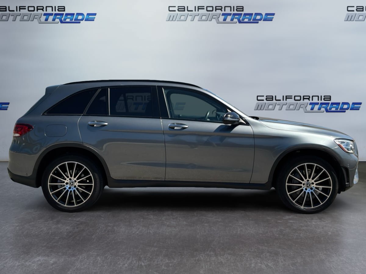 Used 2021 Mercedes-Benz GLC 300 w/ AMG Line image 4