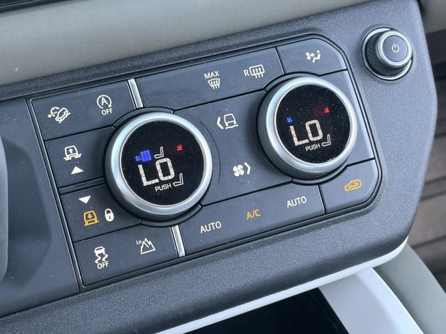 Used 2025 Land Rover Defender 110 X-Dynamic SE AWD/4WD image 18