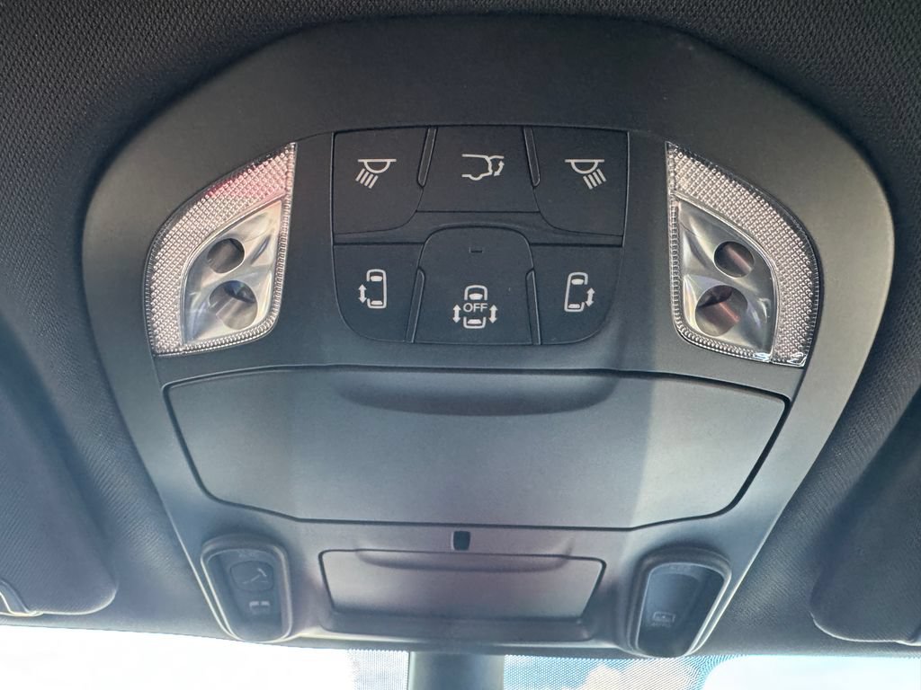 New 2027 Chrysler Pacifica Limited AWD/4WD image 29