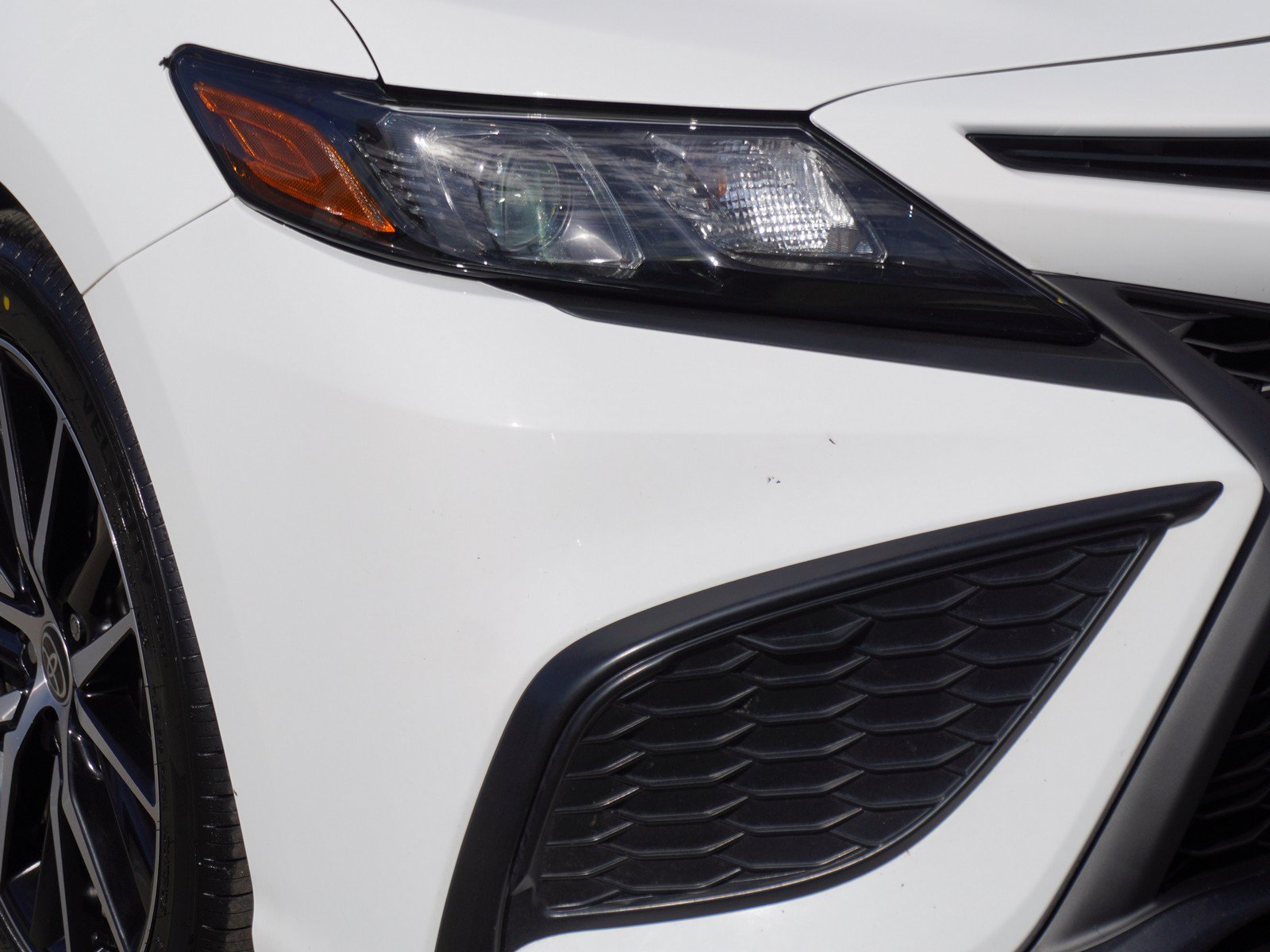 Used 2023 Toyota Camry SE FWD image 3