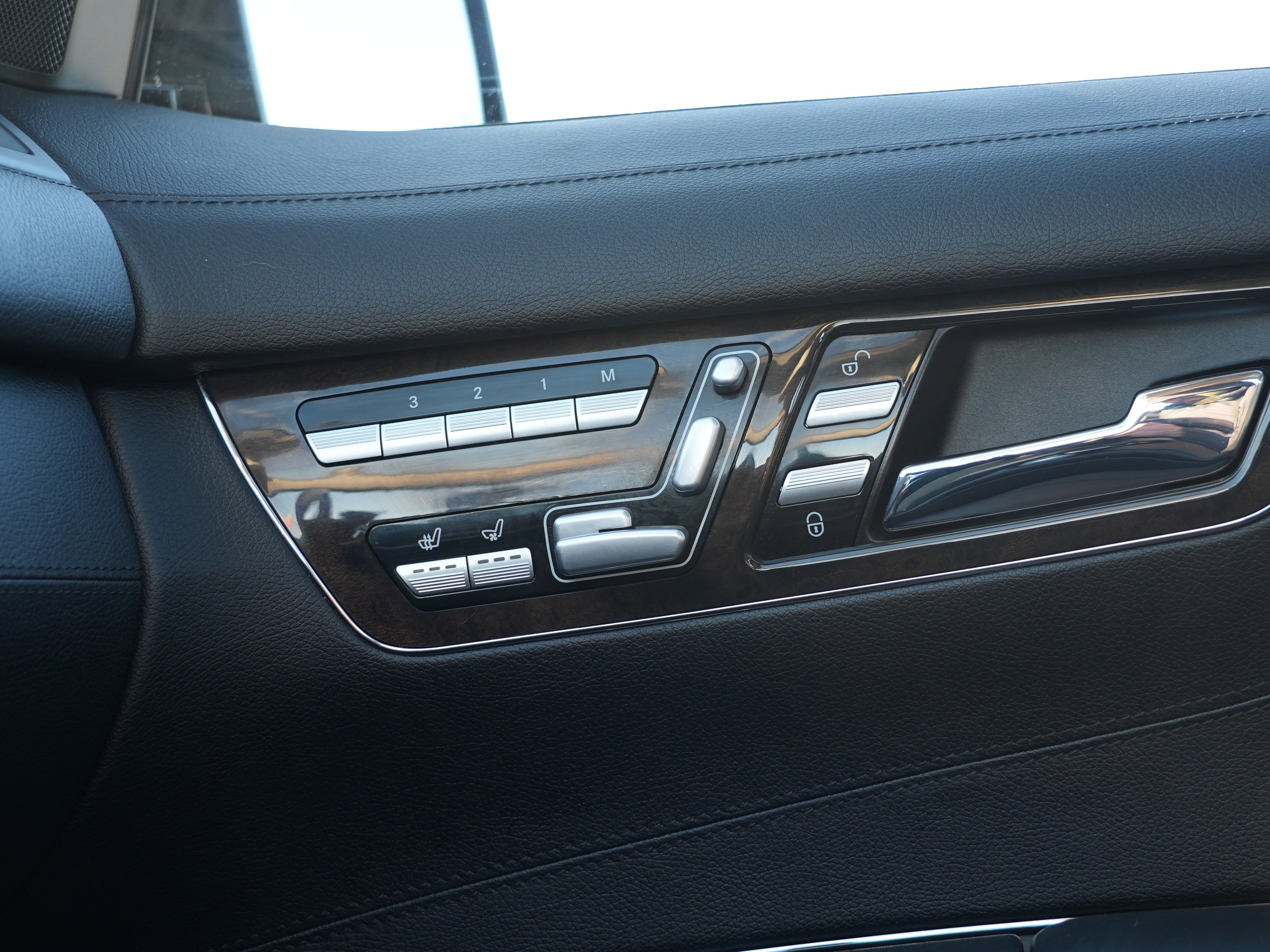 Used 2014 Mercedes-Benz CL 550 4MATIC image 28