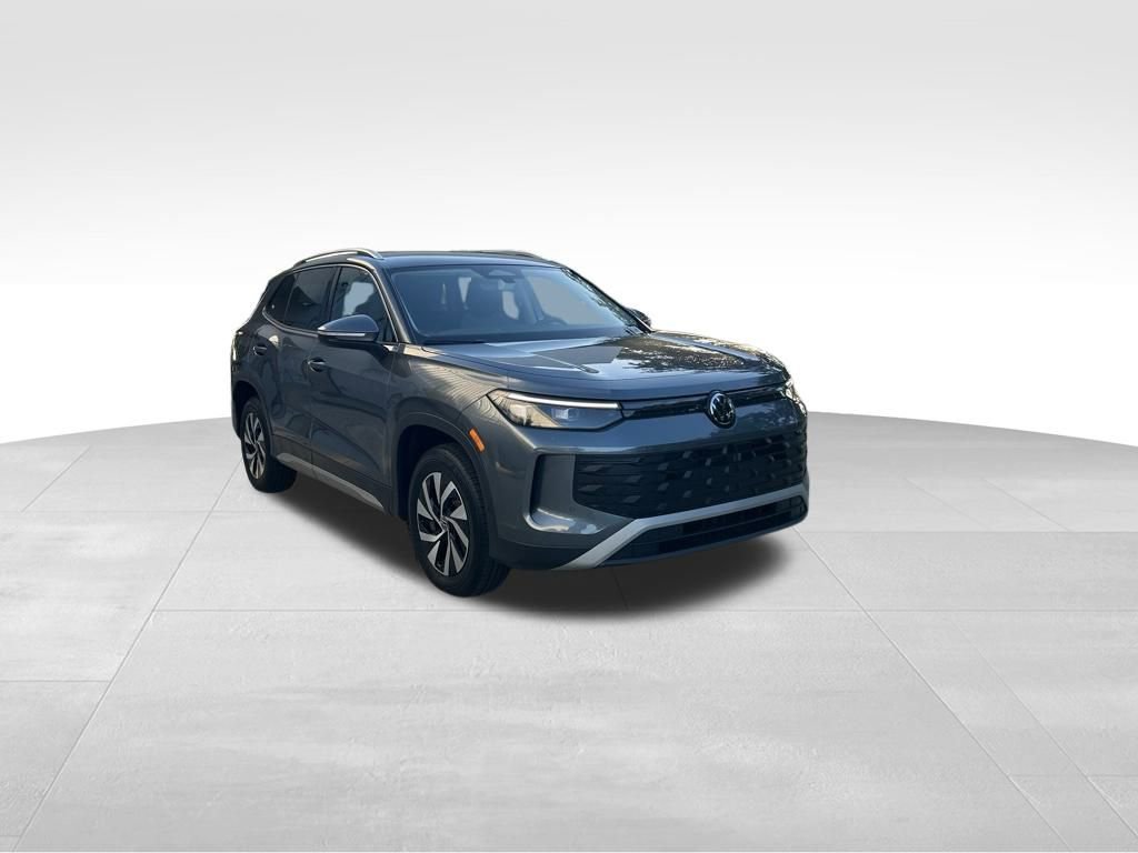 Used 2025 Volkswagen Tiguan S image 7